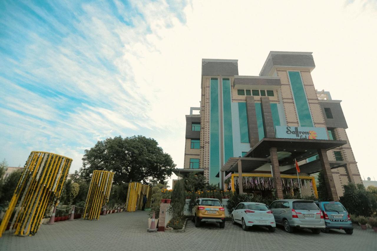 Hotel Saffron Leaf Ντεχραντούν Εξωτερικό φωτογραφία