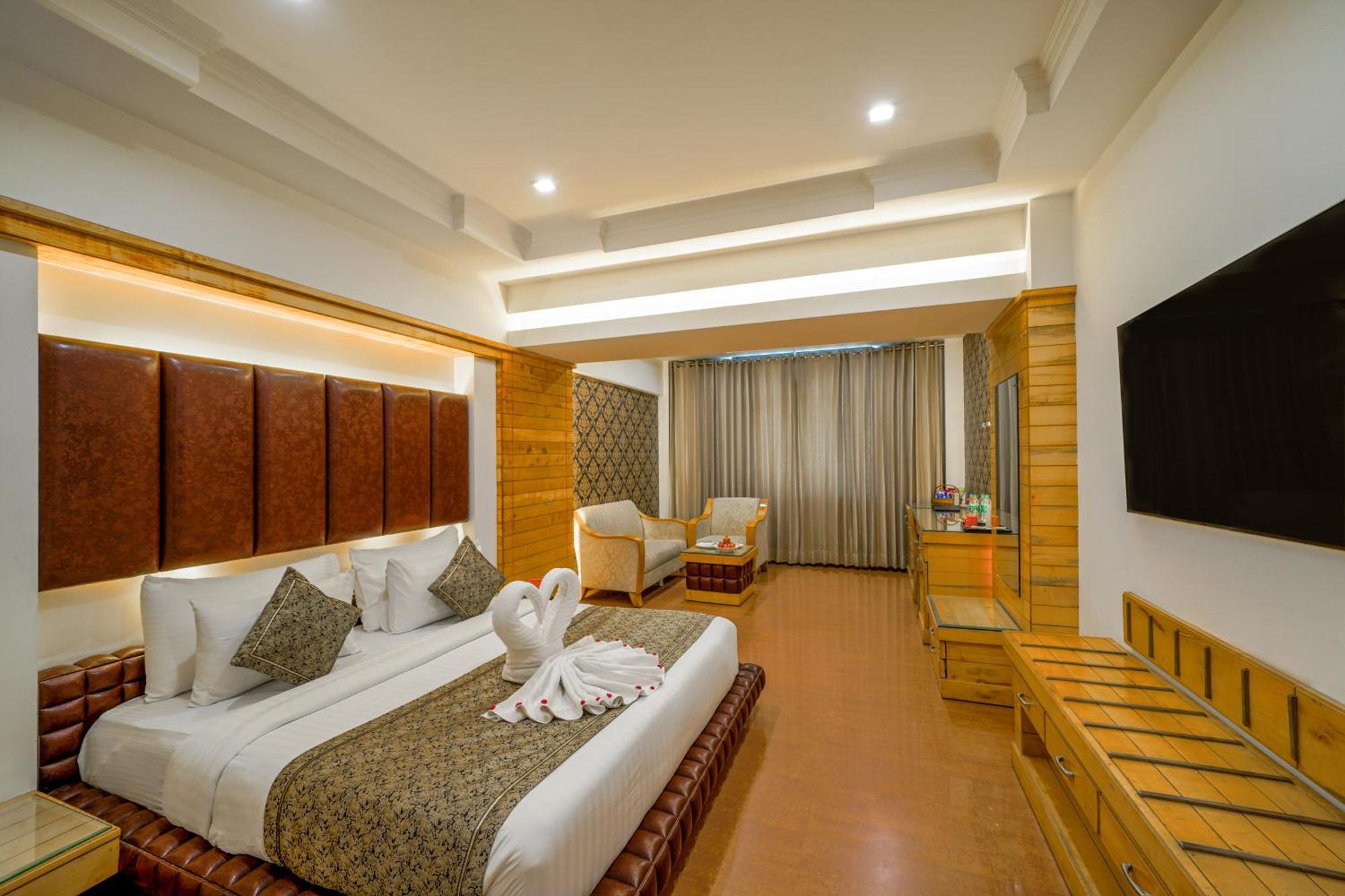 Hotel Saffron Leaf Ντεχραντούν Εξωτερικό φωτογραφία