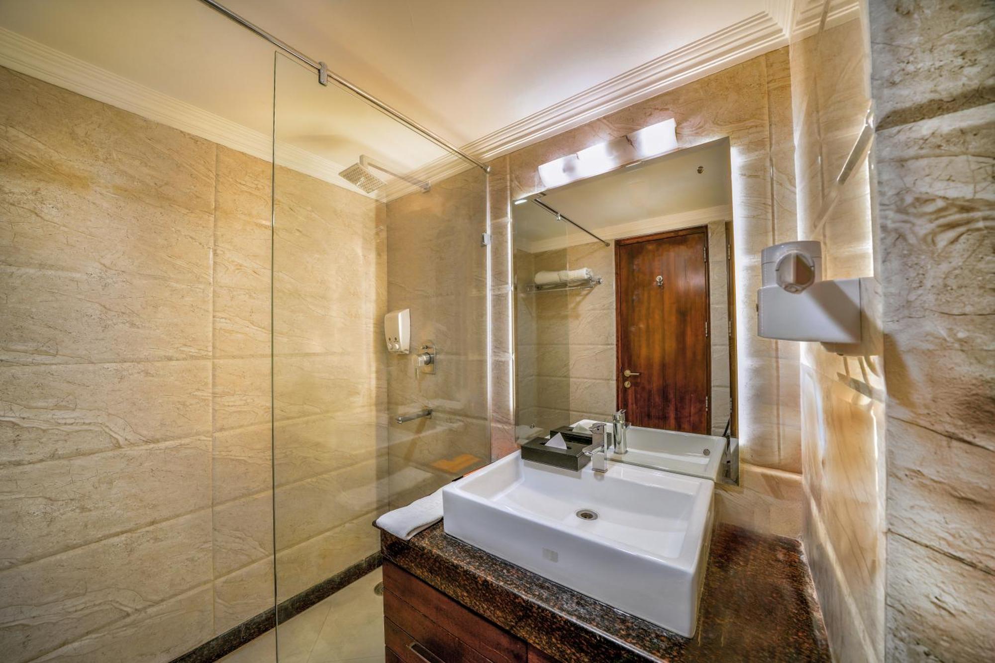Hotel Saffron Leaf Ντεχραντούν Εξωτερικό φωτογραφία