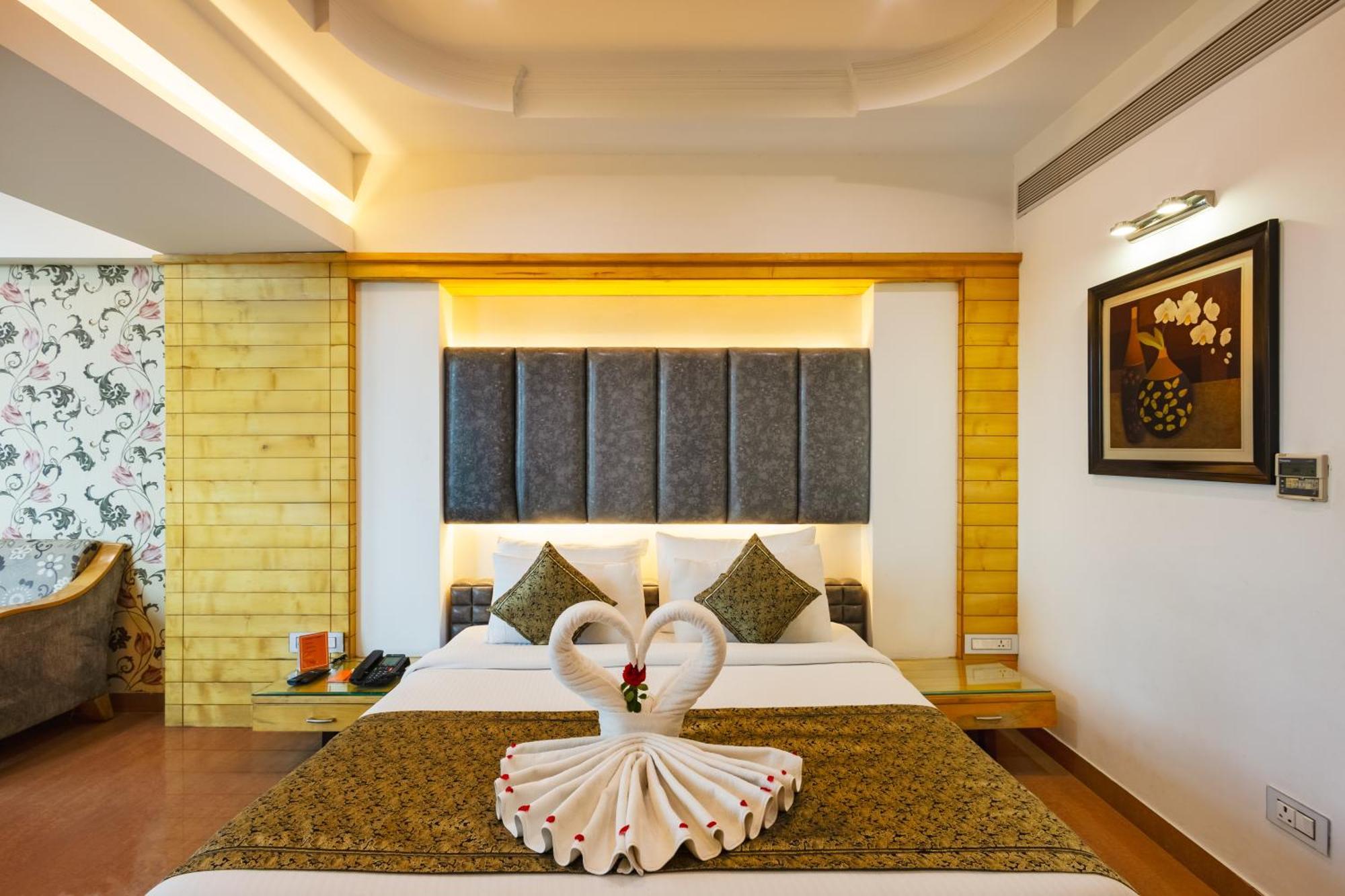 Hotel Saffron Leaf Ντεχραντούν Εξωτερικό φωτογραφία