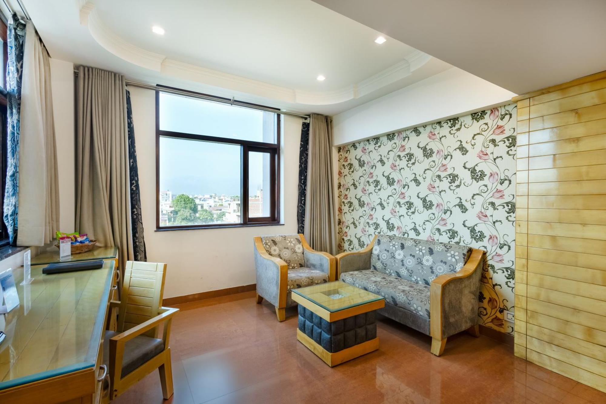 Hotel Saffron Leaf Ντεχραντούν Εξωτερικό φωτογραφία