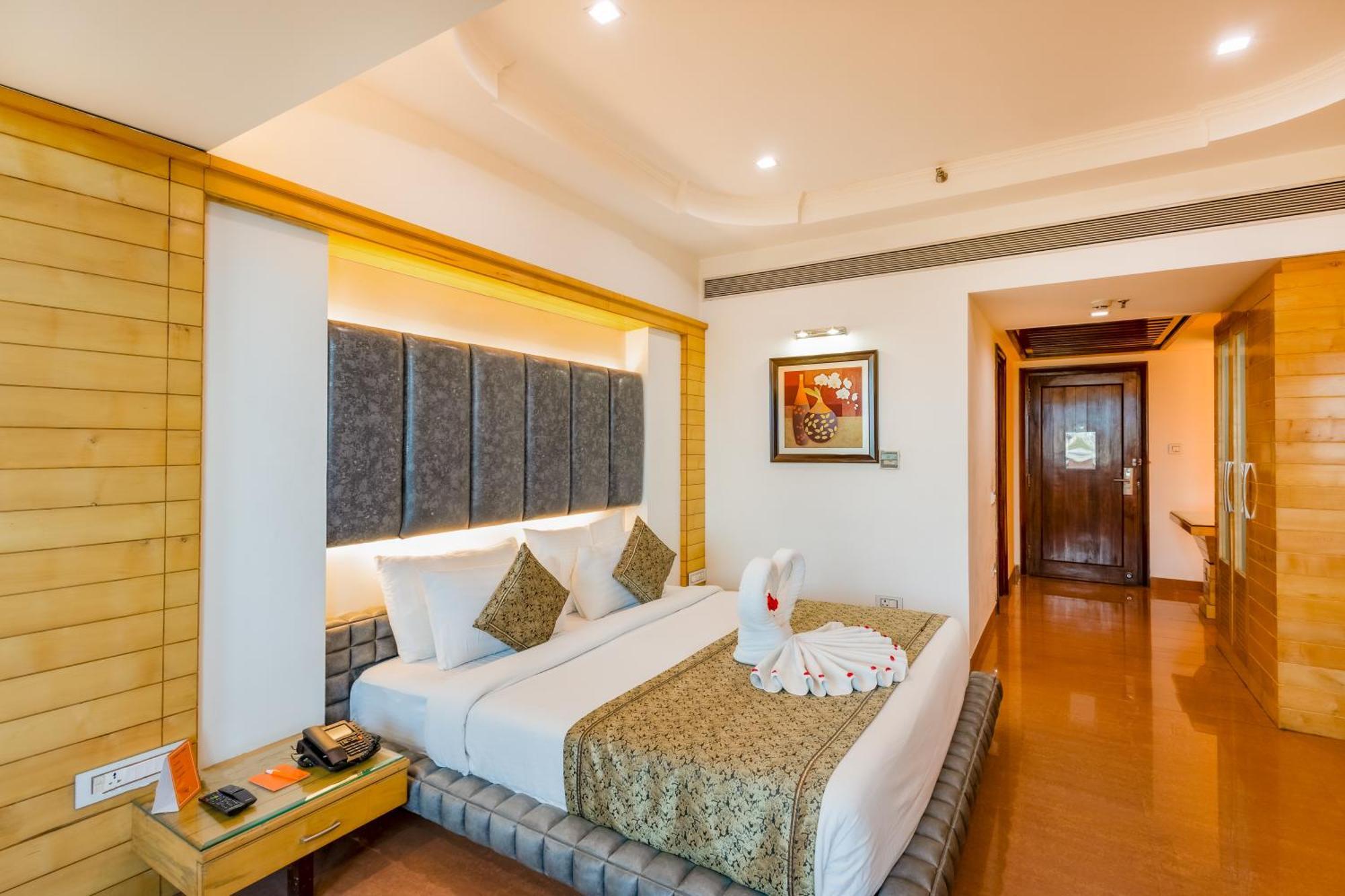 Hotel Saffron Leaf Ντεχραντούν Εξωτερικό φωτογραφία