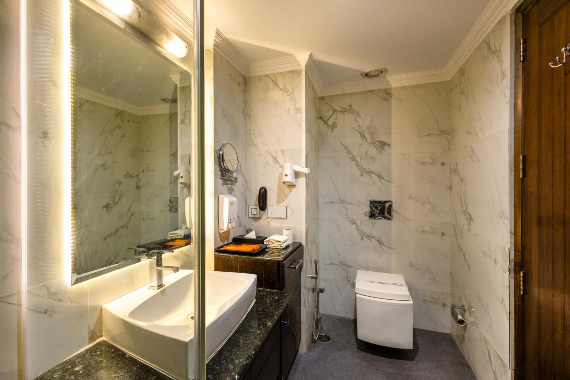 Hotel Saffron Leaf Ντεχραντούν Εξωτερικό φωτογραφία