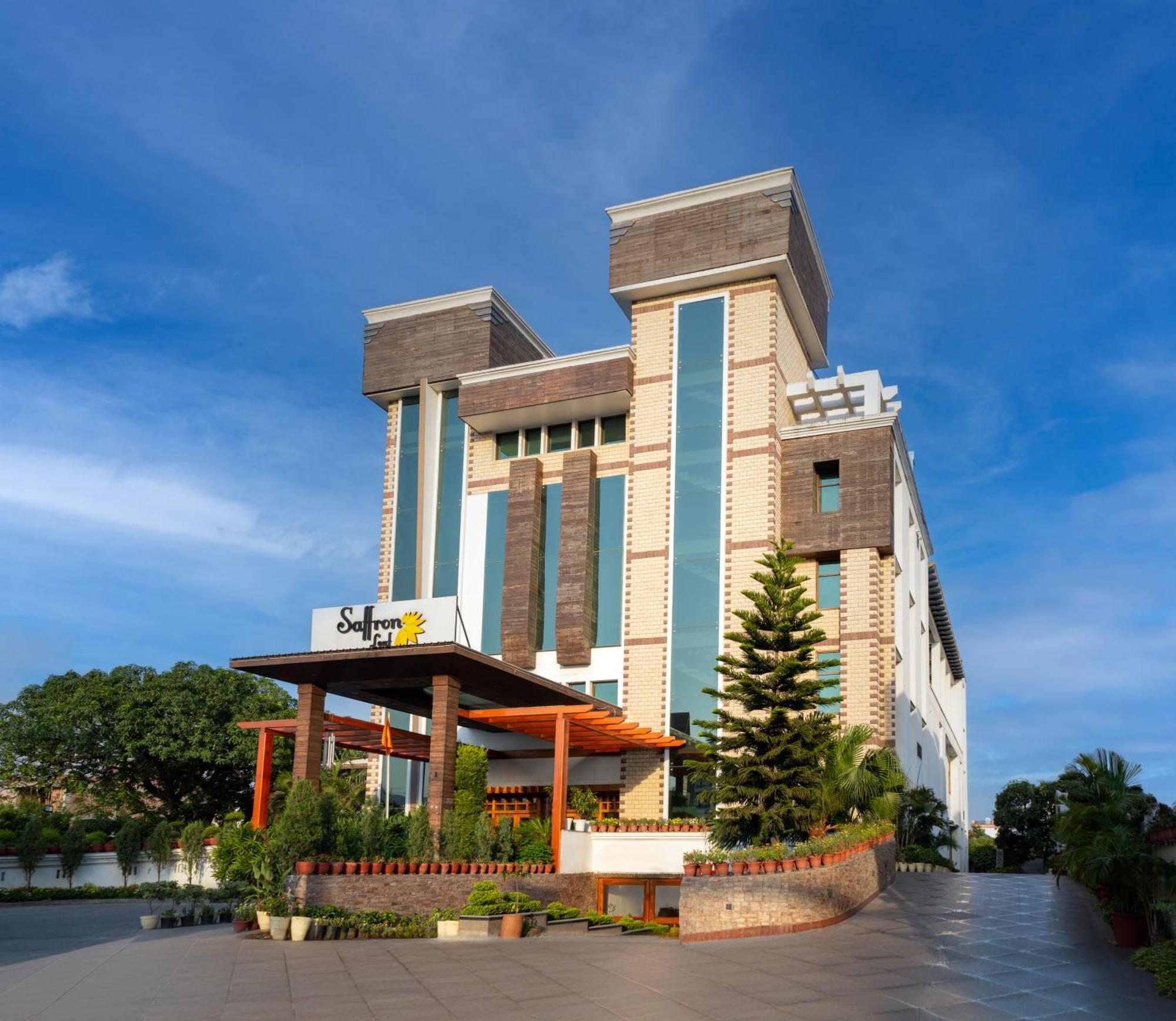 Hotel Saffron Leaf Ντεχραντούν Εξωτερικό φωτογραφία
