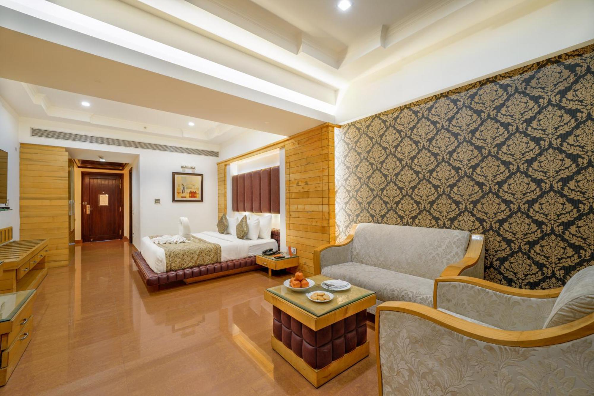 Hotel Saffron Leaf Ντεχραντούν Εξωτερικό φωτογραφία