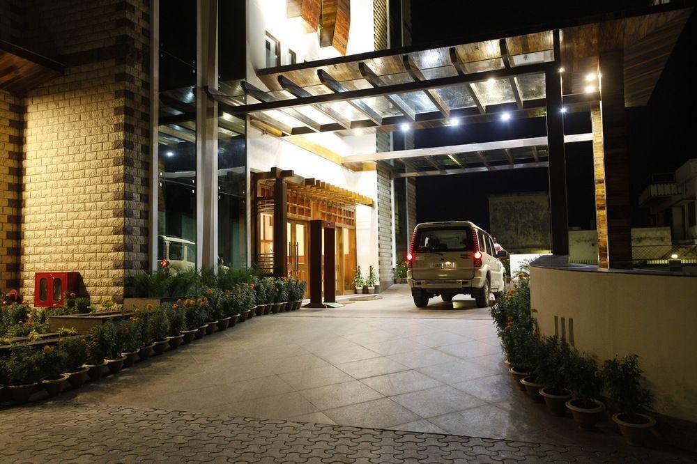 Hotel Saffron Leaf Ντεχραντούν Εξωτερικό φωτογραφία