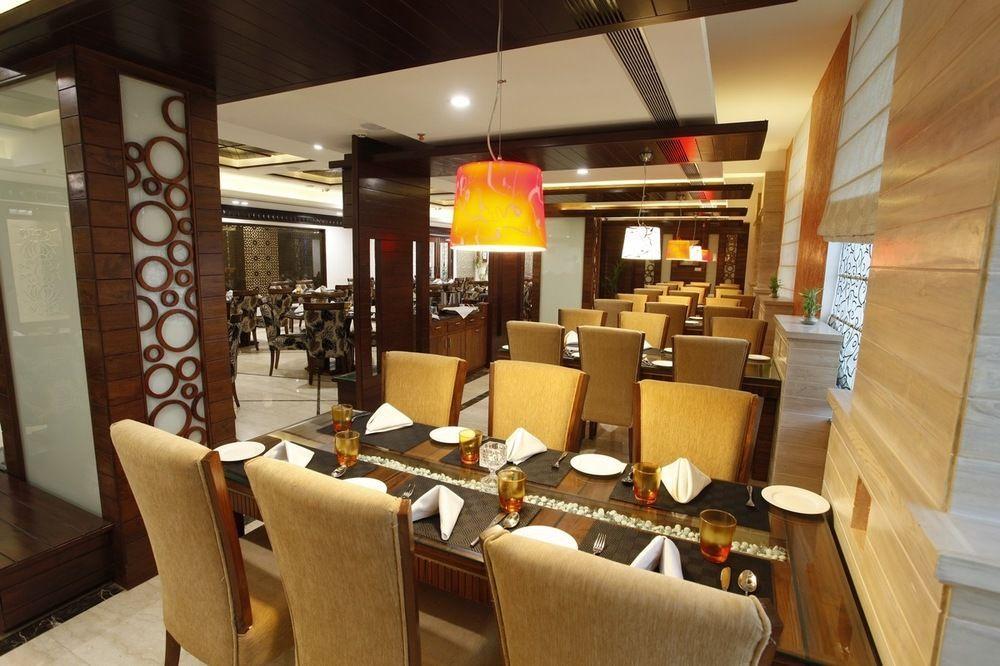 Hotel Saffron Leaf Ντεχραντούν Εξωτερικό φωτογραφία