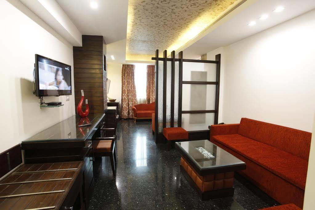 Hotel Saffron Leaf Ντεχραντούν Εξωτερικό φωτογραφία